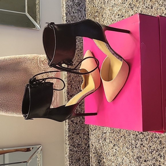 Bkack& Rose Pumps - Picture 1 of 4